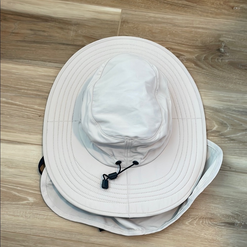 L.L. Bean Tan SunSmart Bucket Hat with Neck Flap and Neck Strap size Large - Picture 8 of 10